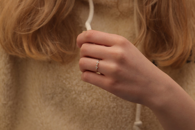 14k & 18k Minimal 7 Diamond Ring / Diamond Wedding Band / Gold Minimalist Ring